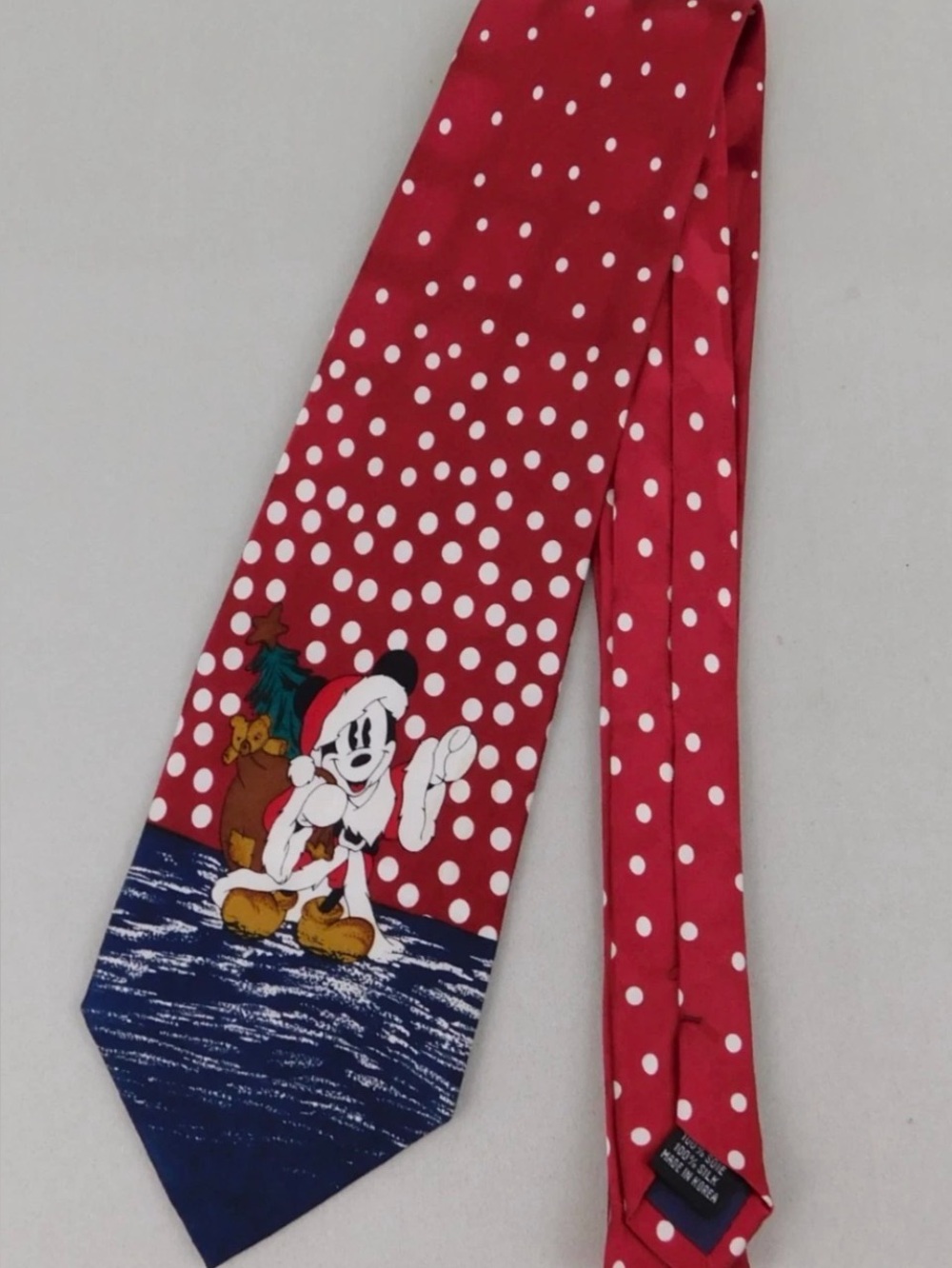 Disney Atlas Design Christmas Mickey Mouse as Santa Claus Tie All Silk 4in Wide.